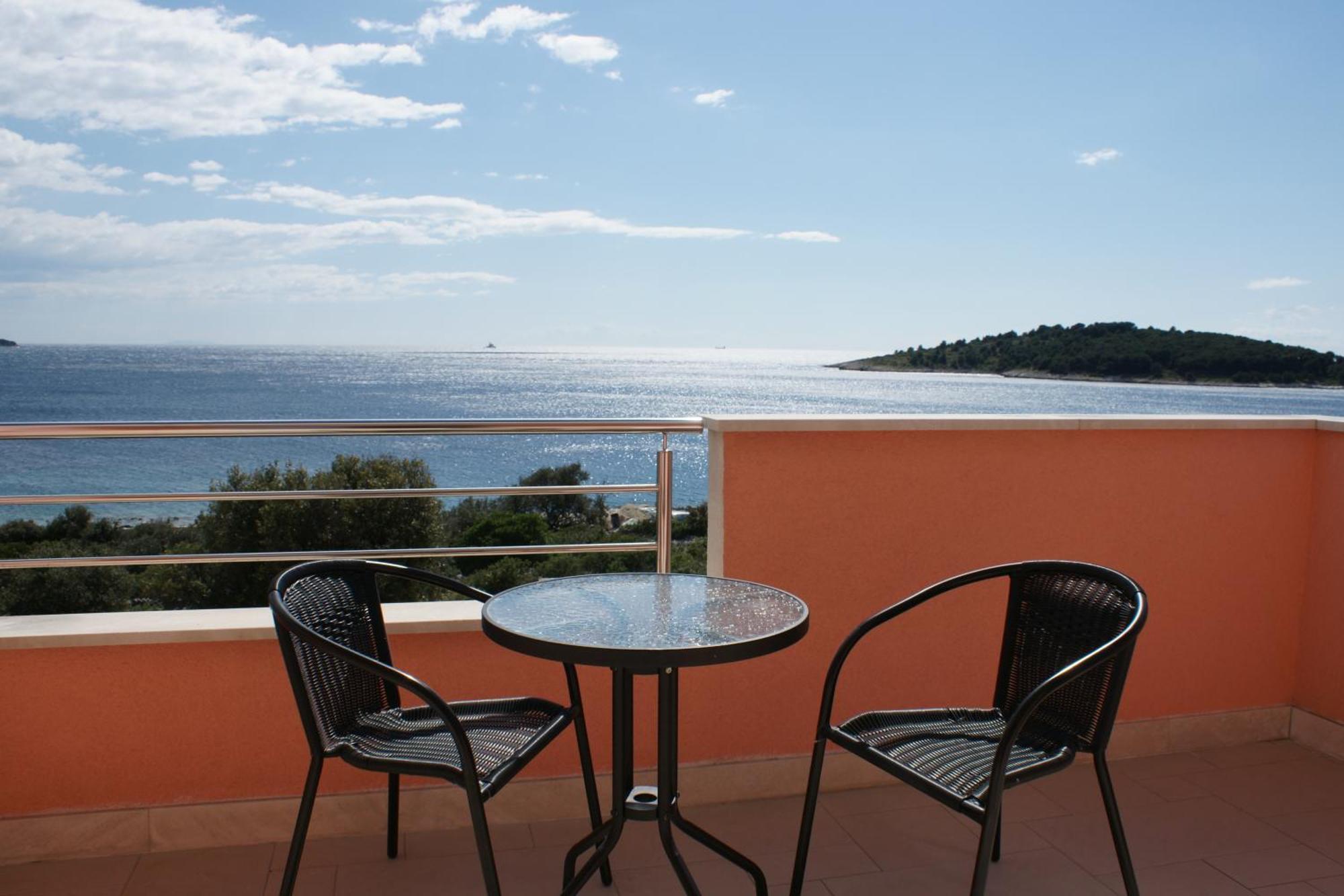 Apartments Villa Rosina Rogoznica  Rum bild