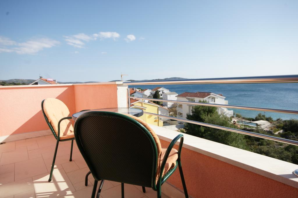 Apartments Villa Rosina Rogoznica  Rum bild