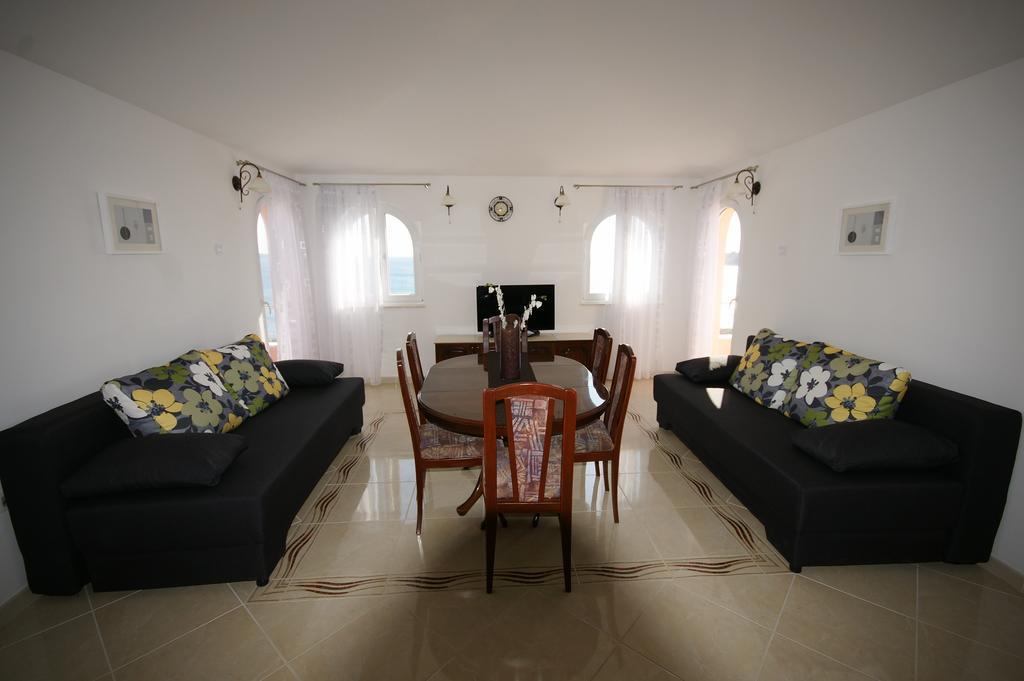 Apartments Villa Rosina Rogoznica  Rum bild