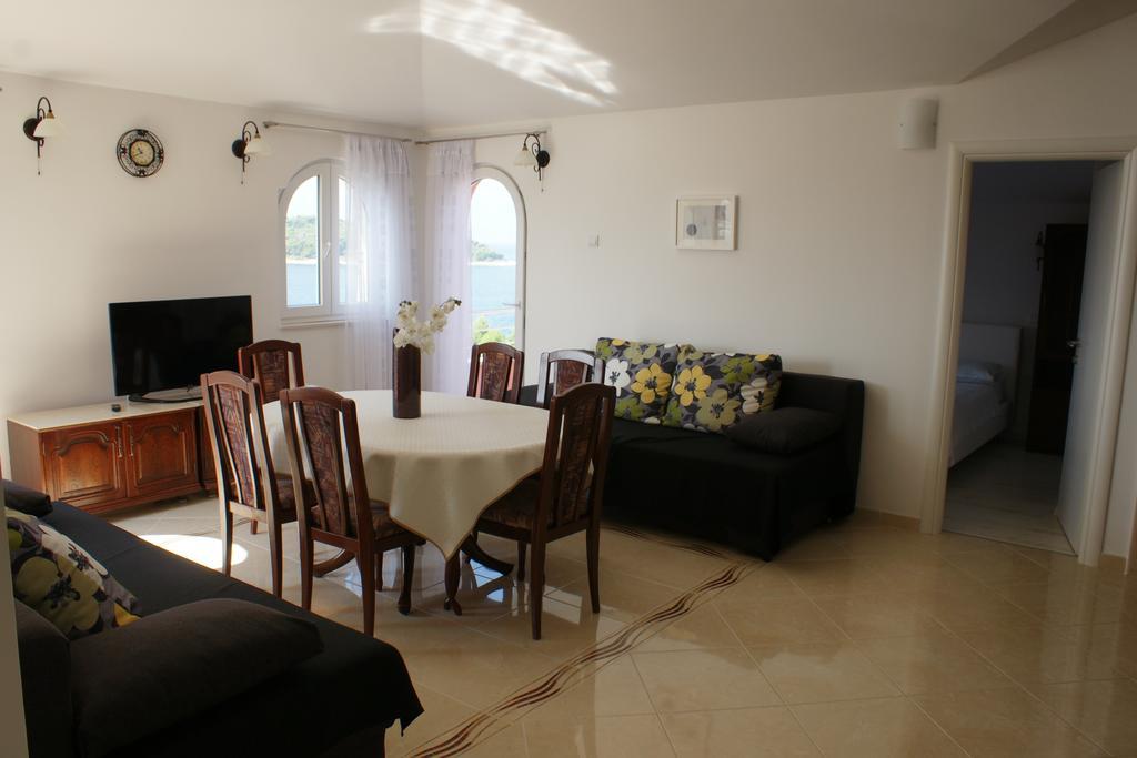 Apartments Villa Rosina Rogoznica  Rum bild