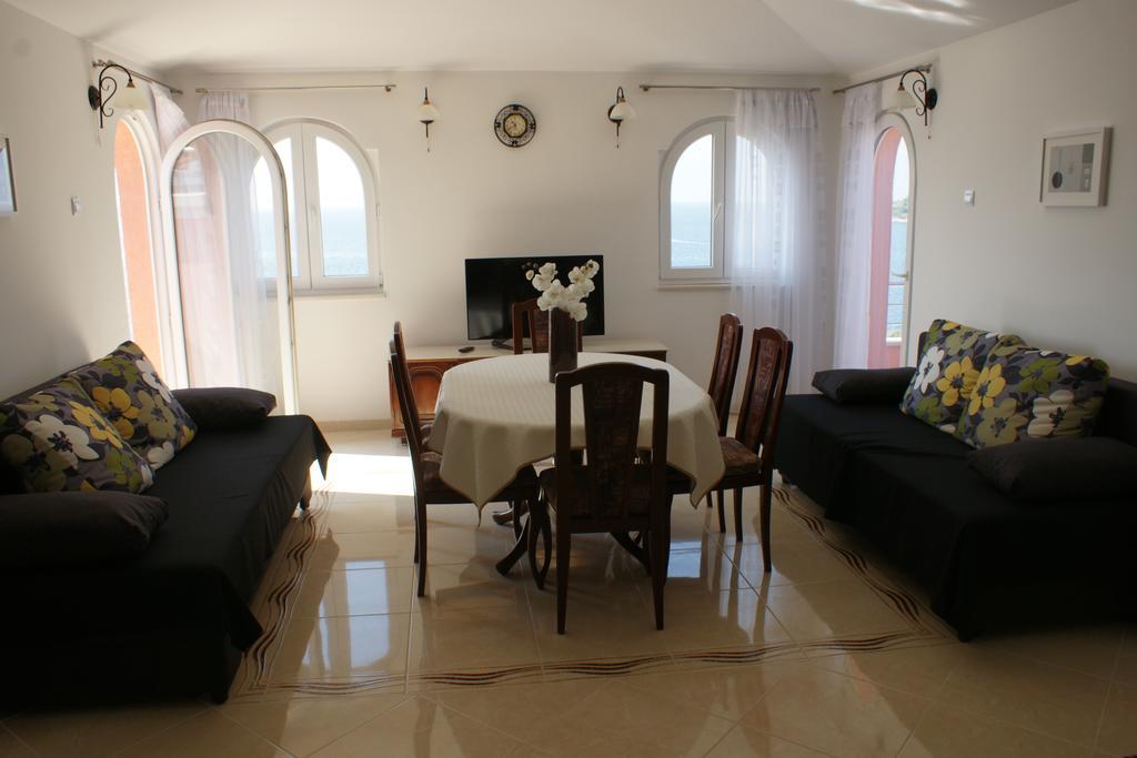 Apartments Villa Rosina Rogoznica  Rum bild